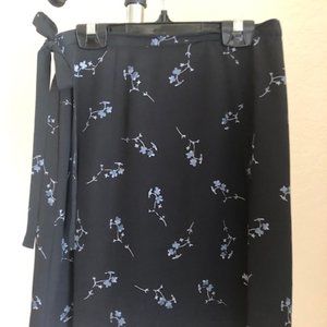 Ann Taylor LOFT Black & White Floral Short Skirt Size 4